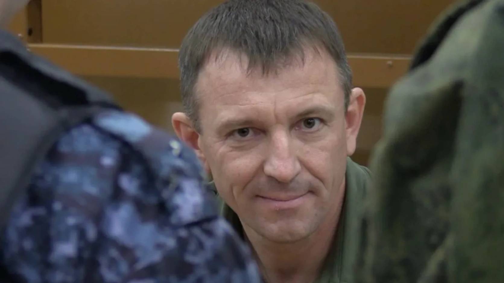 Генерала Спартака обесчестили, отняв звание и лишив свободы смотреть онлайн