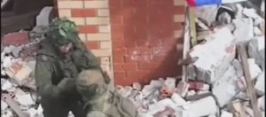 🇷🇺🤝🇰🇵 ⚡Российский и северокорейский бойцы по-братски обнялись после освобождения Суджи