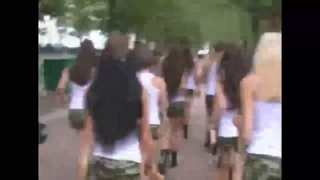 Красотки маршируют по Тверскому бульвару смотреть онлайн