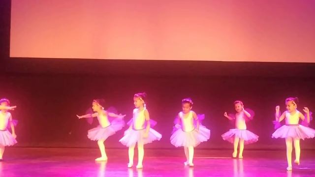 Tutu and Tiaras смотреть онлайн