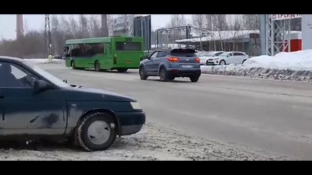 Видео приколы 2021 💣 | Медведь в Вартовске 🤣 смотреть онлайн