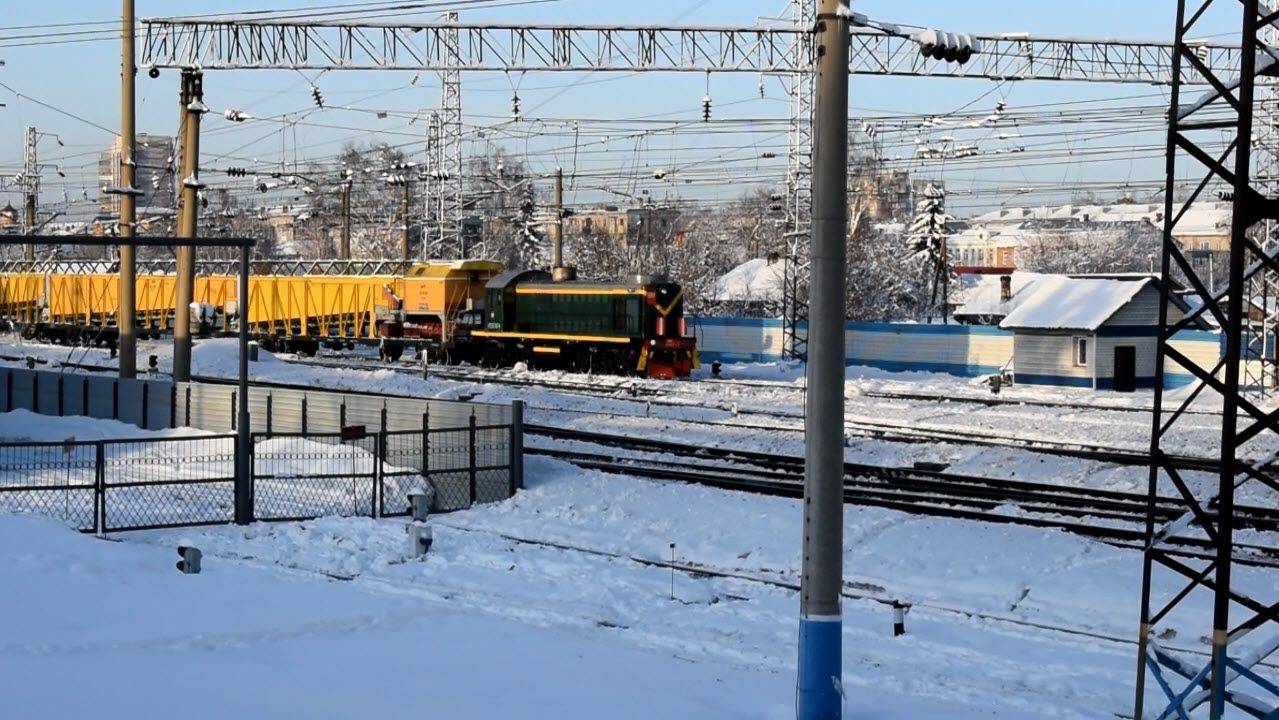 Тепловоз ТЭМ2-5787 с СМ2М-1504 погнали на разгрузку. смотреть онлайн