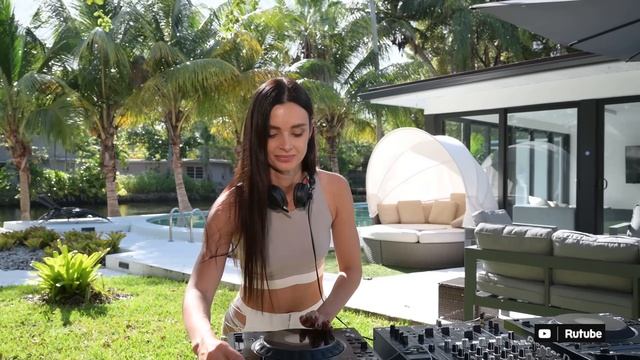 Well read & Margarita - Love Remix смотреть онлайн