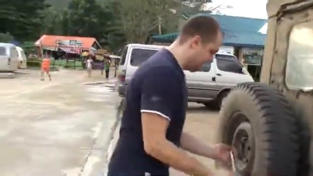 Колесо спустило смотреть онлайн