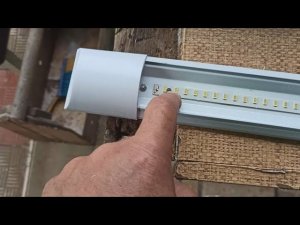 Простой ремонт линейного светодиодного кухонного светильника. Как отремонтировать светильник.