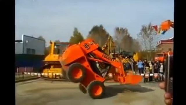 Приколы и трюки на тракторе смотреть онлайн
