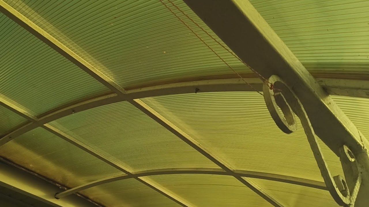 Самый ПРОСТОЙ и НАДЕЖНЫЙ способ стыковки и крепления ПОЛИКАРБОНАТА на крыше террасы.