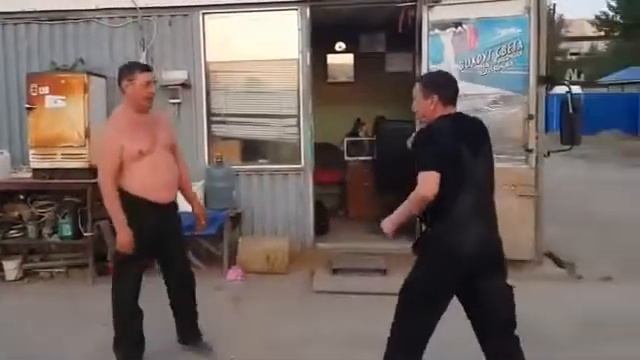 Бой в стиле 'Пьяный мастер' смотреть онлайн