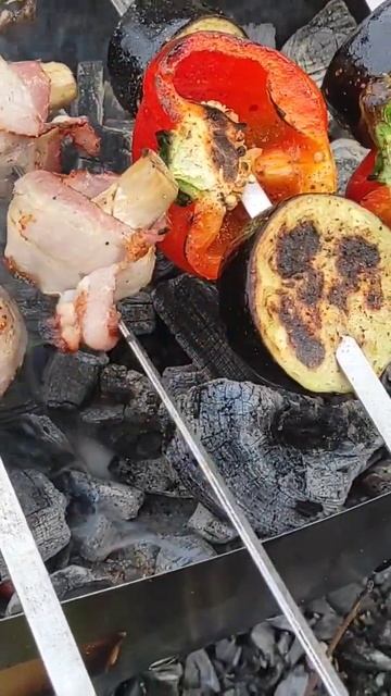 Грибы запечённые в беконе с овощами гриль🌶️🌶️🌶️ #вкусно #гриль #природа #овощи #грибочки #shorts