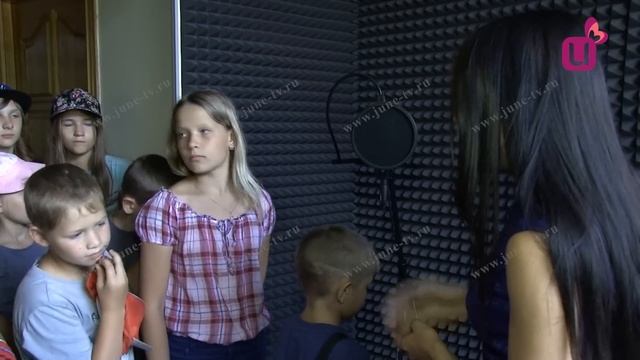 Маленькие телевизионщики смотреть онлайн