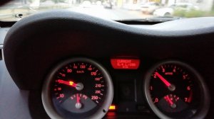 Меган 2 перегазовывает при переключении передач