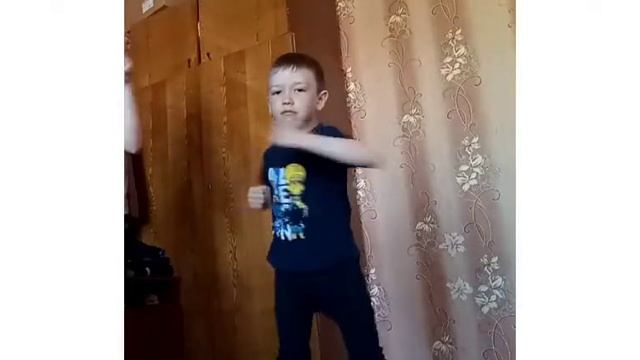 Пародия на клип :Кайфовать хочу, кайфовать /// видео Леры и Вани смотреть онлайн