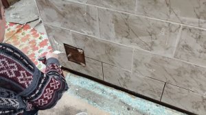 Третий день обкладываем печку плиткой.