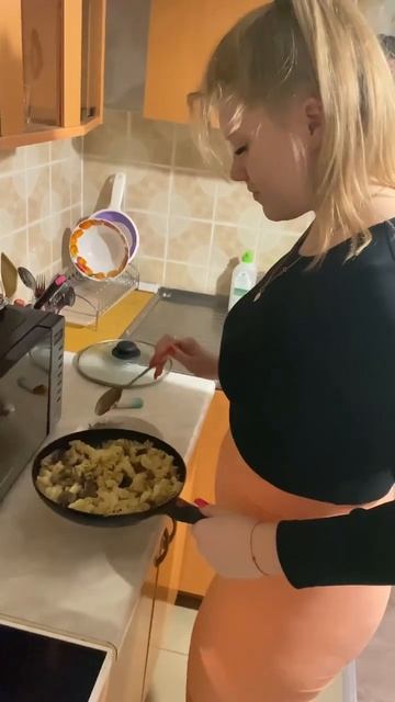 КОГДА МУЖ ПОЛУЧИЛ ЗАРПЛАТУ😅#shorts смотреть онлайн