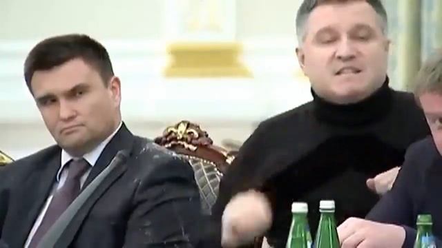 Аваков VS Саакашвили Мимино remix смотреть онлайн