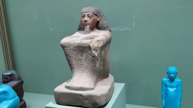 Кубоидная статуя Маа-ни-имена. Выставка "Египтомания". смотреть онлайн