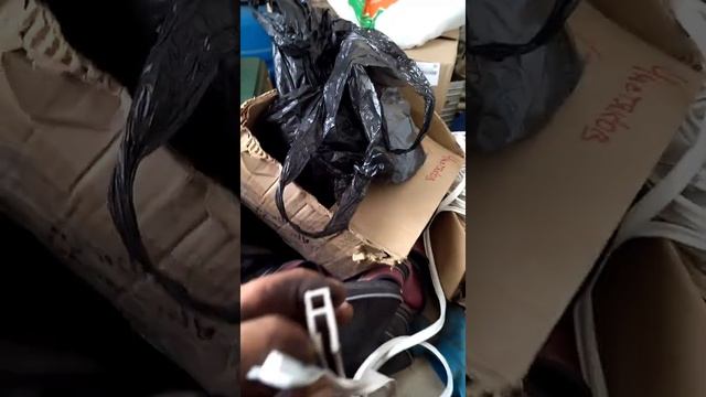 по просьбе телезрителей ставим плинтус грязными руками😁 смотреть онлайн