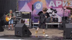 Группа "Рок-бомба" Детская рок-сцена на фестивале "Дикая мята2019"