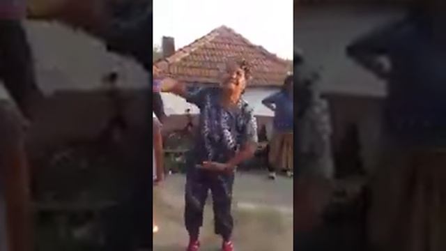 Бабка танцует просто прикол смотреть онлайн