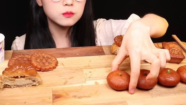 약과파티✨개성주악 쫀득약과 약과쿠키 페스츄리 휘낭시에 리얼사운드 먹방 Korean traditional confection Yakgwa Eatingshow MUKBANG ASM смотреть онлайн