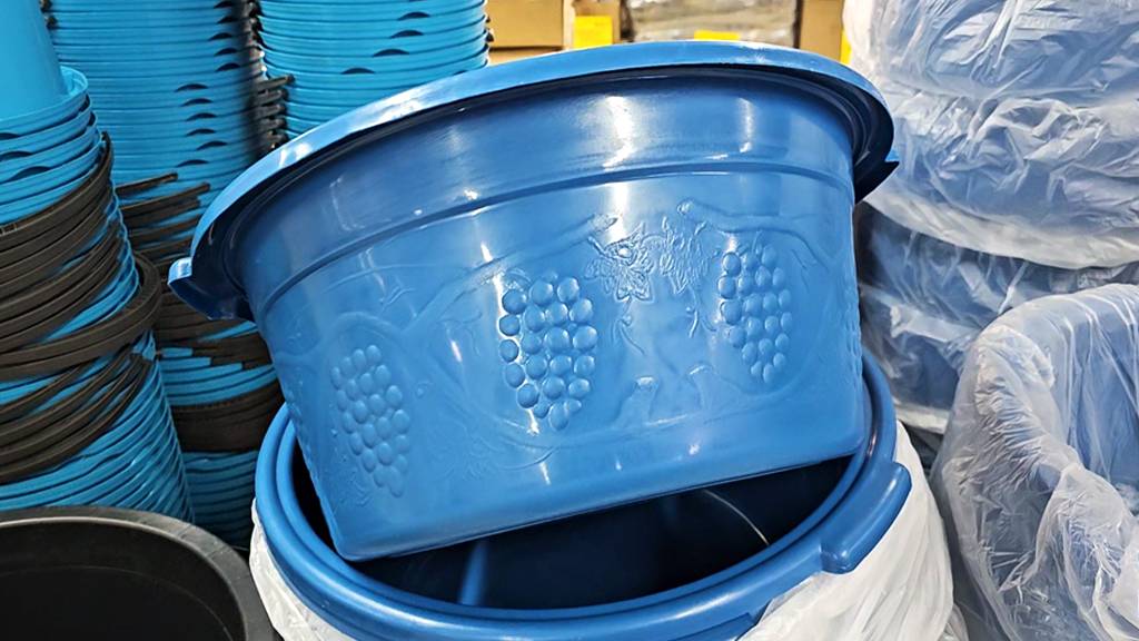 В магазине Светофор люди разбирают супер выгодные новинки.Обзор.Апрель 2025 смотреть онлайн