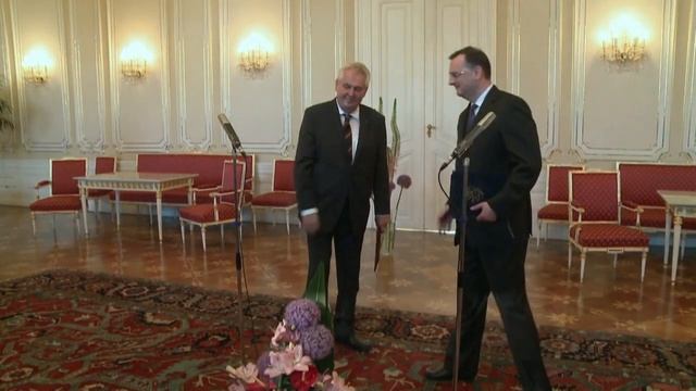 Парламент Чехии лишь в ноябре сможет отстранить Земана с поста президента смотреть онлайн