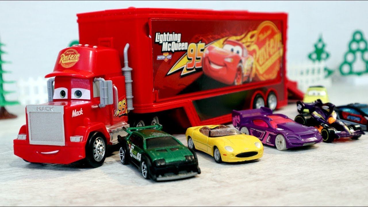 Трейлер грузовик Мак и игрушечные машинки. Видео с игрушками смотреть онлайн