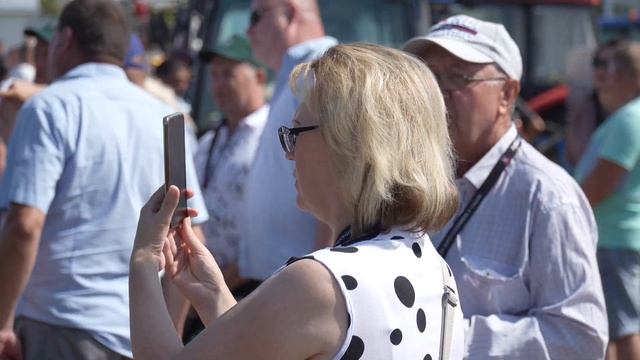 Первый Всероссийский "День поля" для виноградарей прошел 29 июня в станице Голубицкая смотреть онлайн