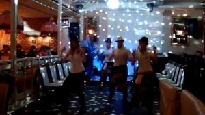 ШОУ ТАНЦУЮЩИХ ОФИЦИАНТОВ В РЕСТОРАНЕ "ДОН ИВАН"