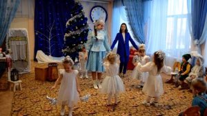 Танец снежинок со Снегурочкой. Новый год во второй младшей группе (3-4 года)