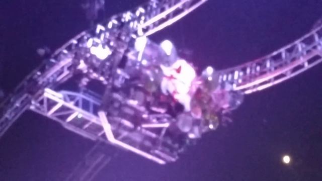 Tommy Lee's Epic Upside Down Drum Solo