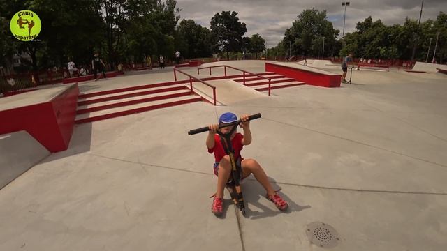 В скейтпарке на самокате Роллердром, веллодром смотреть онлайн