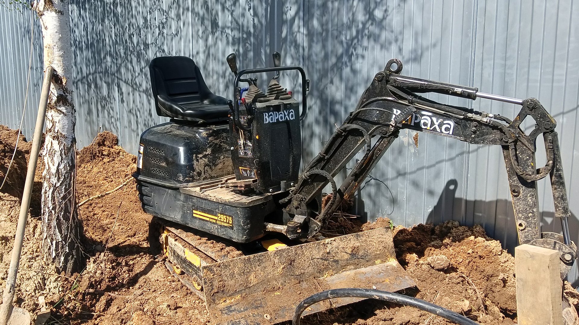 Мини экскаватор 29575 . Отзыв после 90 мото часов. смотреть онлайн