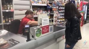 Психованный Кассир в Магните России.