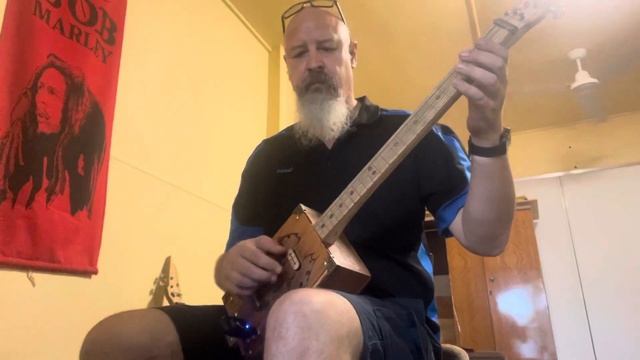 Chillin’ with the clap (Grizzly box guitar) смотреть онлайн