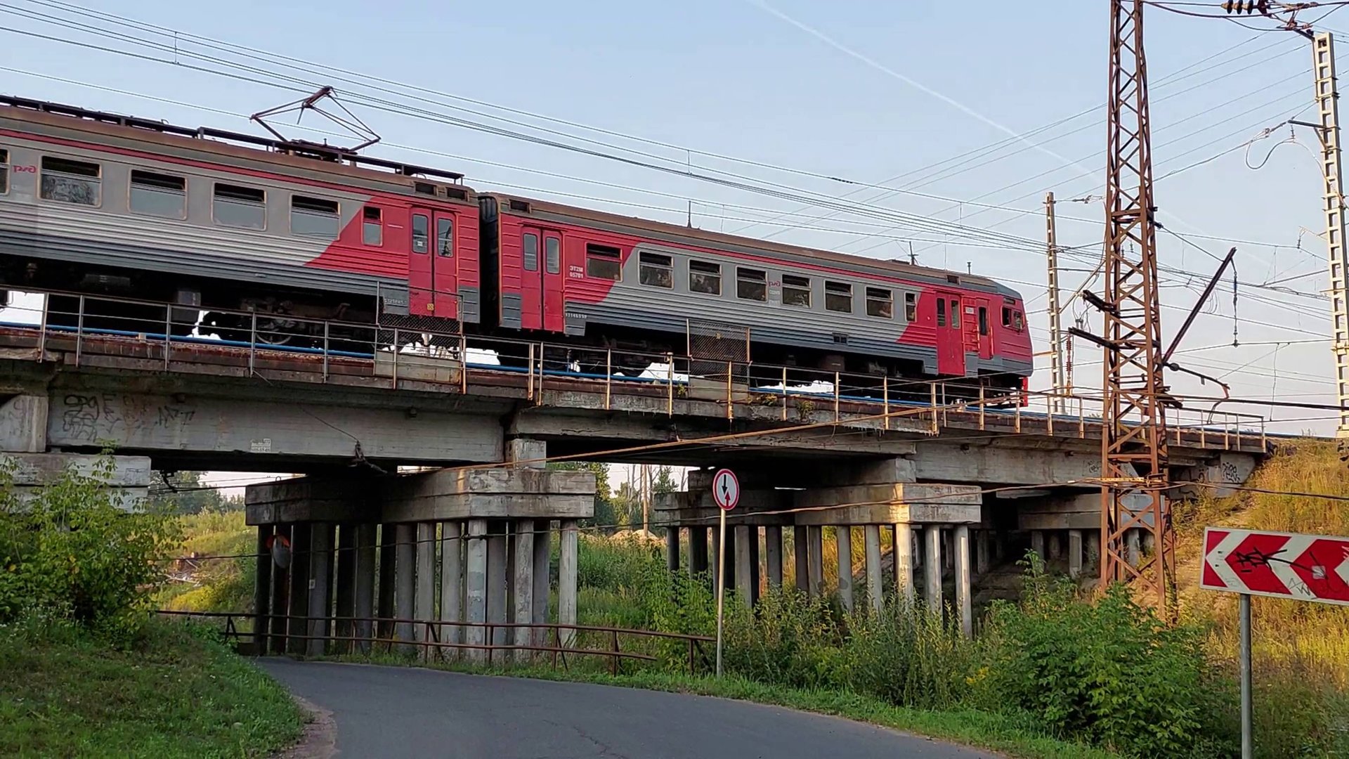 ЭТ2М у гаражей у Пискаревке