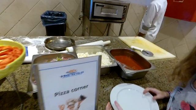 Обед в отеле Hawaii Riviera Resort & Aqua Park 5*(день1) смотреть онлайн
