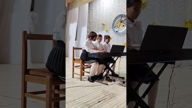 Старая карусель в париже