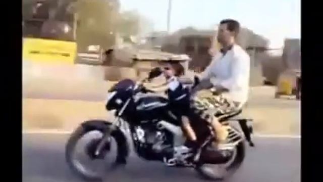Байкер карлик!! Жесть! смотреть онлайн