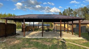 Четырёхскатный вальмовый навес из металлочерепицы