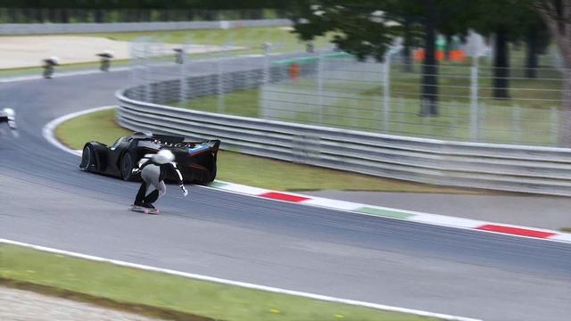 Bugatti Bolide vs Skateboard Monster at Monza смотреть онлайн