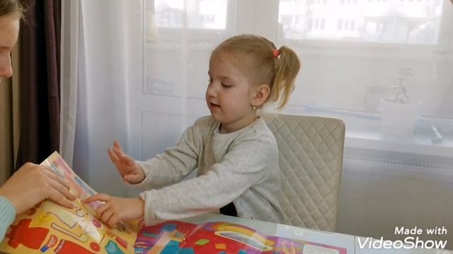 В гостях у Маши. Маша наряжает куклу! смотреть онлайн