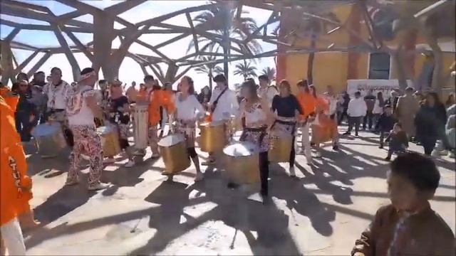 Карнавал в Испании. Шествие по набережной смотреть онлайн