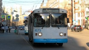 Троллейбус Екатеринбурга ЗиУ-682В [В00] борт. №475 маршрут №4 на остановке «Луначарского»