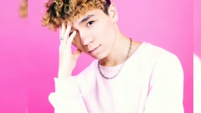 Rakhim - Fendi На мне только Fendi худи смотреть онлайн