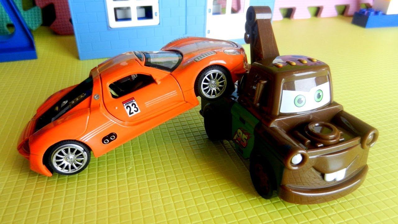 Тоботы - Трансформеры и эвакуатор Мэтр. Уборка на дороге. Видео с игрушками смотреть онлайн