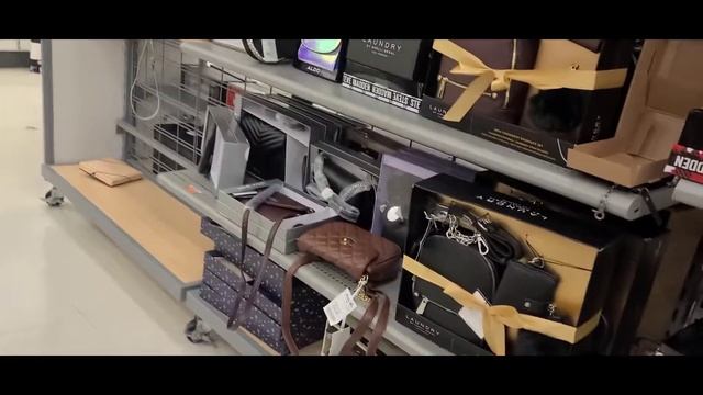 Магазин Marshall's. Предпраздничное. Выбираю подарки. Сумочка coach собаке не понравилась! смотреть онлайн