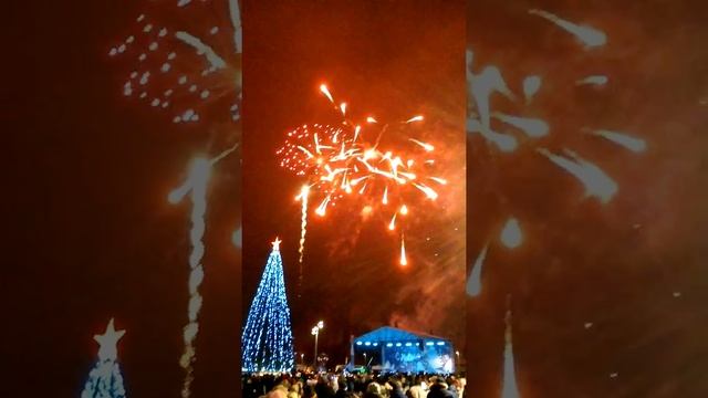Новогодний фейерверк в Новой Усмани 31.12.2019 смотреть онлайн