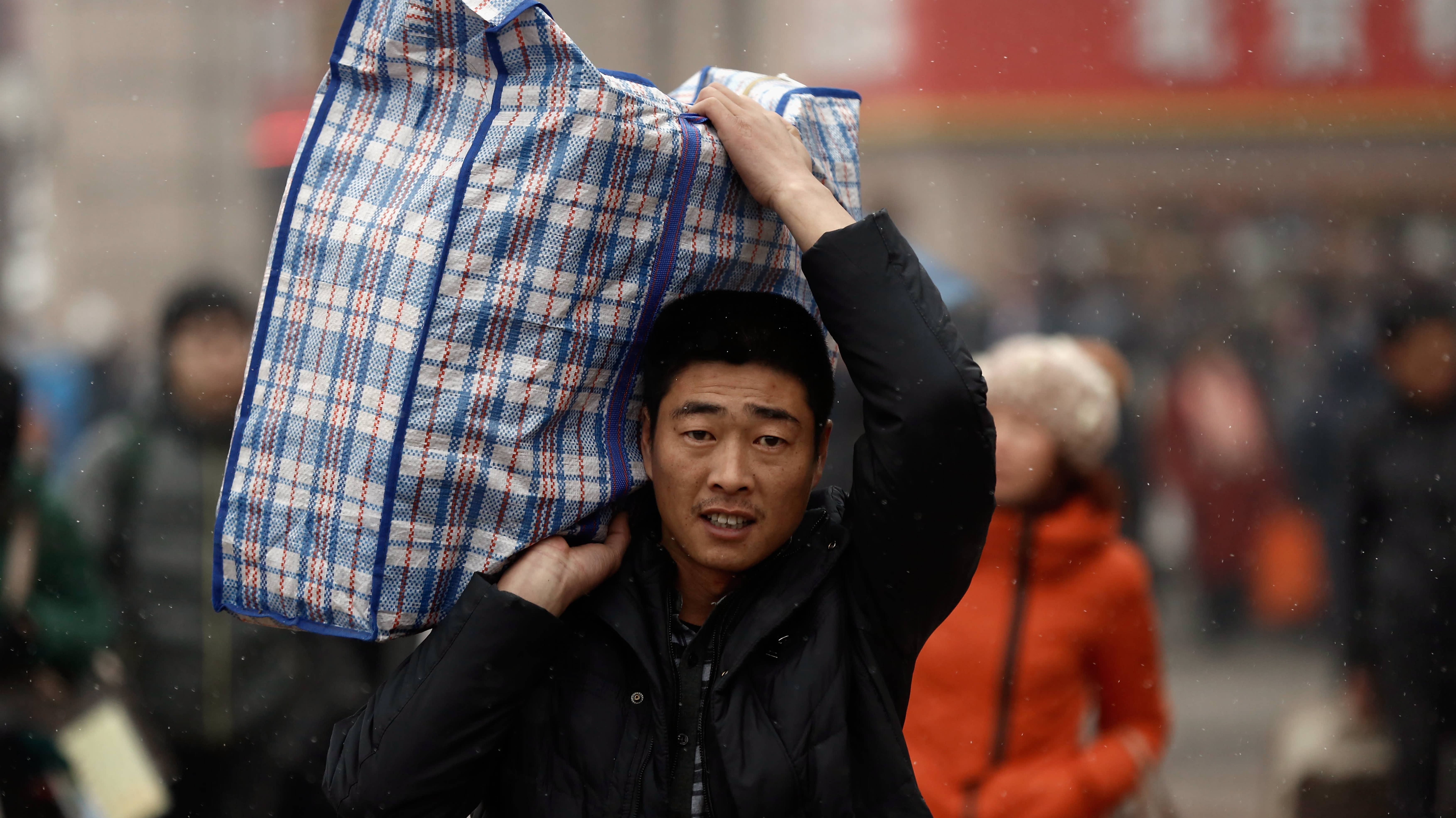 Китайцы понесли деньги в российские банки: Стоит ли радоваться? смотреть онлайн