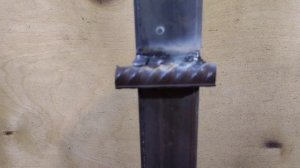 Простой способ сварки.Как приварить арматуру к тонкому металлу и не прожечь.